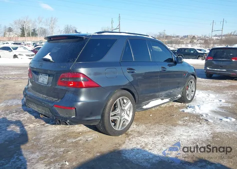 2015 Mercedes-Benz Ml 63 Amg 4Matic z USA, uszkodzony, nr VIN 4JGDA7EB8FA451743